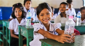 Trường mầm non nên dùng nước bình hay nước chai nhỏ?