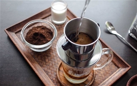 Vì sao cùng pha trà, cà phê nhưng mỗi loại nước lại cho hương vị và màu sắc khác nhau?