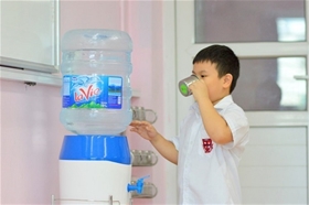 Cung cấp nước uống cho trường học – Giải pháp an toàn, ổn định và chuyên nghiệp cho môi trường giáo dục