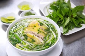 10 phút cho một tô phở gà… và hành trình phía sau mà ít ai thấy