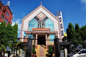 Nhà thờ giáo xứ Hà Nội, Giáo hạt xóm Mới: 685 Thống Nhất, Phường 13, Quận Gò Vấp