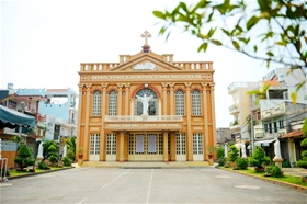 Nhà thờ giáo xứ Hoàng Mai, Giáo hạt xóm Mới: 18/368 Lê Đức Thọ, Phường 15, Quận Gò Vấp