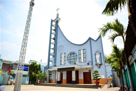 Nhà thờ giáo xứ Thạch Đà, Giáo hạt xóm Mới: 384 Phạm Văn Chiêu, Phường 9, Quận Gò Vấp