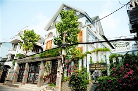 Nhà thờ giáo xứ Trung Bắc, Giáo hạt xóm Mới: 20/358 Lê Đức Thọ, Phường 15, Quận Gò Vấp