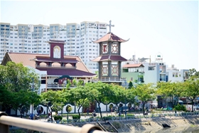 Nhà thờ giáo xứ Vĩnh Hội, Giáo hạt xóm Chiếu: 158 Bến Vân Đồn, Phường 6, Quận 4