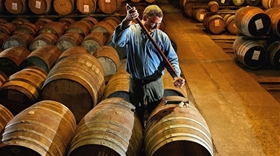 Để sản xuất rượu whisky cần những thành phần quan trọng nào?