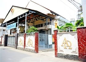 Nhà thờ giáo xứ Bác Ái, Giáo hạt Gò Vấp: 144 Nguyễn Thượng Hiền, Phường 1, Quận Gò Vấp