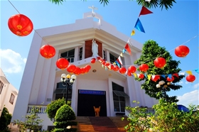 Nhà thờ Giáo xứ Chính Lộ, Giáo Hạt Gia Định: 45/4N Điện Biên Phủ, Phường 15, Quận Bình Thạnh