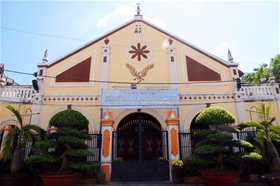 Nhà thờ Giáo xứ Thánh Martinô, Giáo Hạt Gia Định: 153 Xô Viết Nghệ Tĩnh, Phường 17, Quận Bình Thạnh