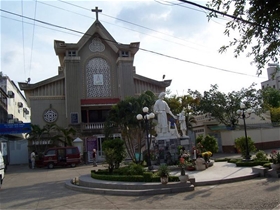 Nhà thờ Giáo xứ Thánh Nguyễn Duy Khang, Giáo Hạt Gia Định: 195/29 Xô Viết Nghệ Tĩnh, Phường  17, Quận Bình Thạnh