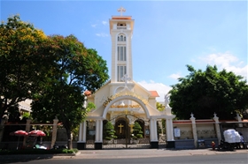 Nhà thờ Giáo xứ Thị Nghè, Giáo Hạt Gia Định: 22B Xô Viết Nghệ Tĩnh, Phường 19, Quận Bình Thạnh
