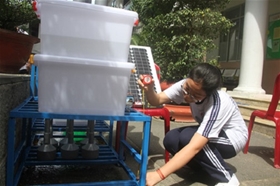 Học sinh biến nước thải máy lạnh thành nước uống