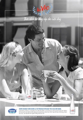 Nước khoáng thiên nhiên La Vie Premium