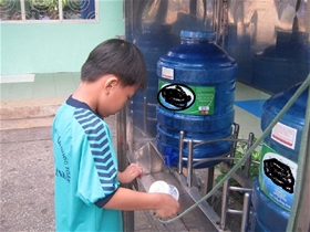 Nước uống cho học sinh - Chất lượng chưa được quan tâm